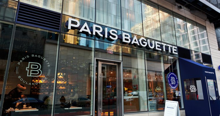 Nhìn trực diện bảng hiệu quán ăn đẹp PARIS BAGUTTE