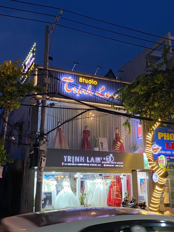 Tổng quan biển quảng cáo ảnh viện cưới Trịnh Lan