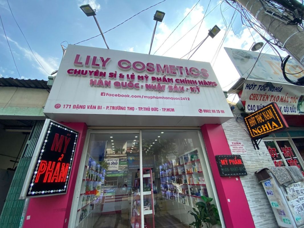 Tổng quan biển quảng cáo mỹ phẩm LiLy Cosmetics 