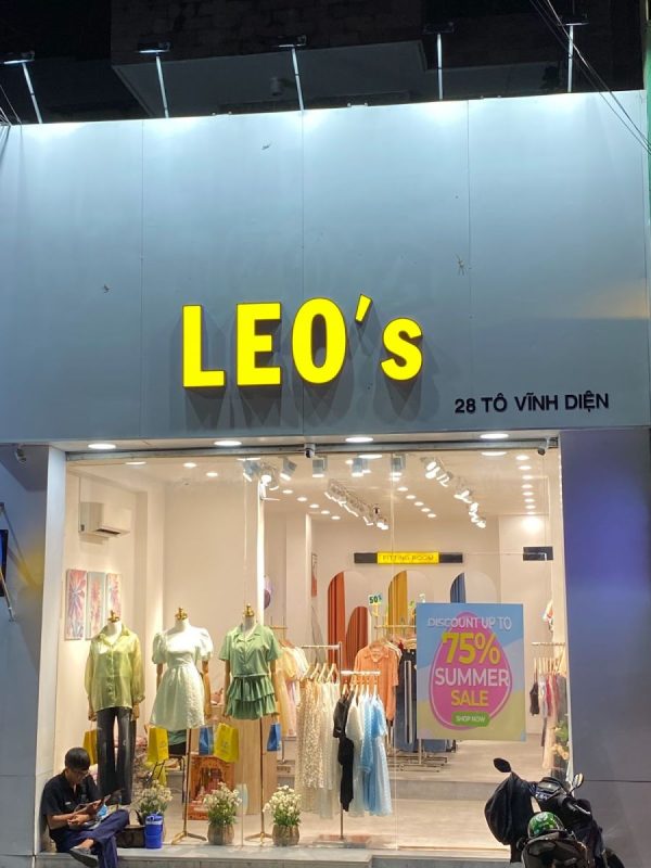 Chính diện bảng hiệu shop quần áo LEO’S