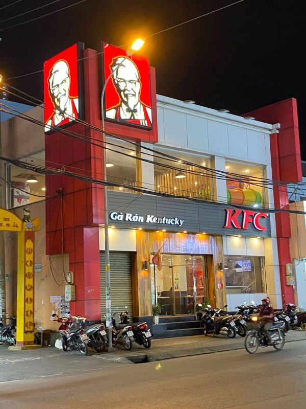 Tổng quan bảng hiệu nhà hàng KFC