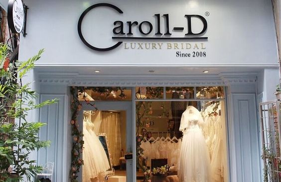 Tổng quan biển quảng cáo ảnh viện áo cưới Caroll - D